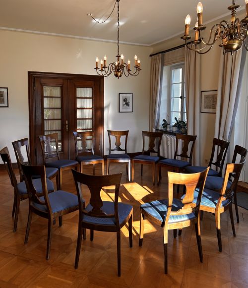 Stuhlkreis-Esszimmer-2