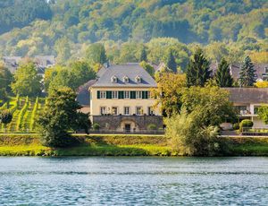 Wein-& Landhaus Raimund Pr�m KG