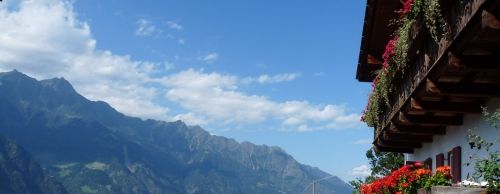 Besuchen Sie uns auf unserem Bergbauernhof in Südtirol und lassen Sie sich von der Einfachheit inspirieren. Von hier oben sehen die Management-Probleme plötzlich ganz klein aus - versprochen!